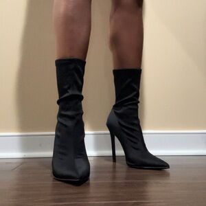 Chic Black Heeled Boots